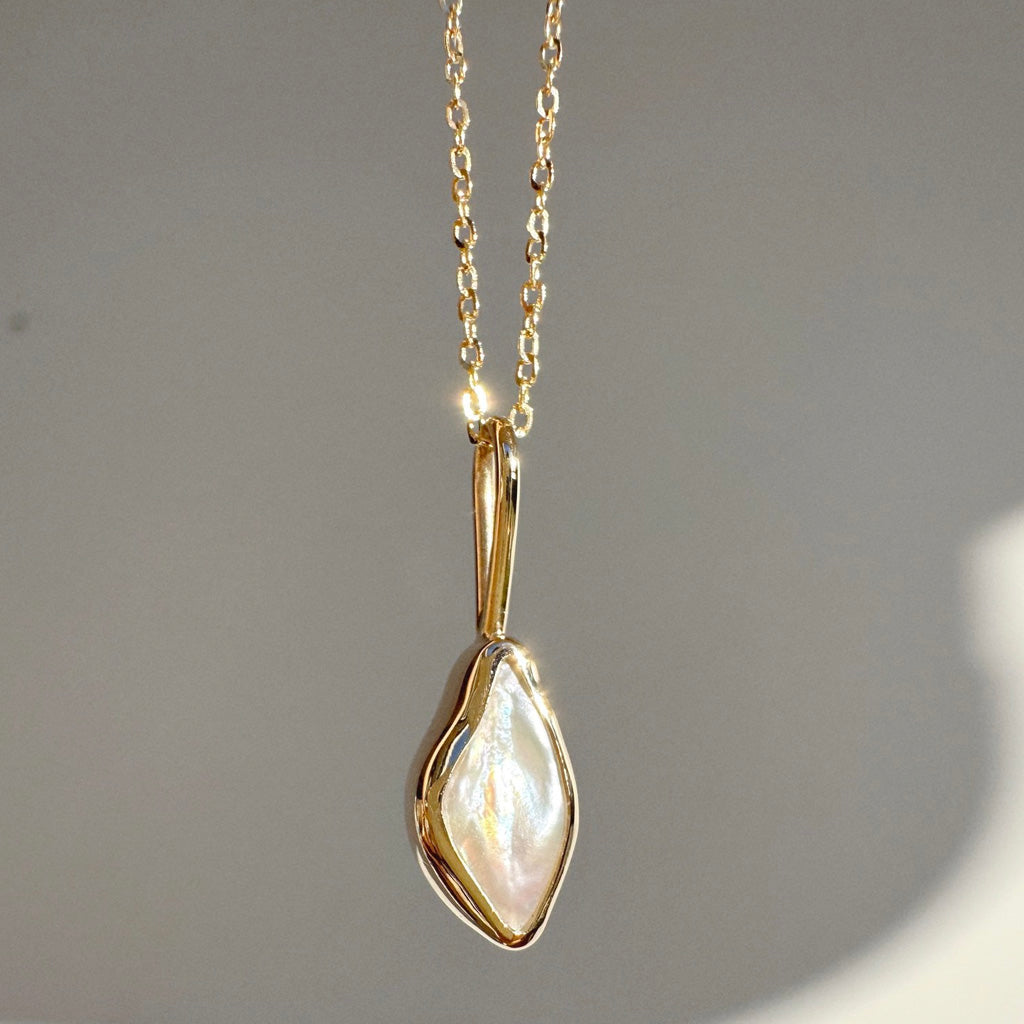 9ct Gold Wonky Pearl Pendant