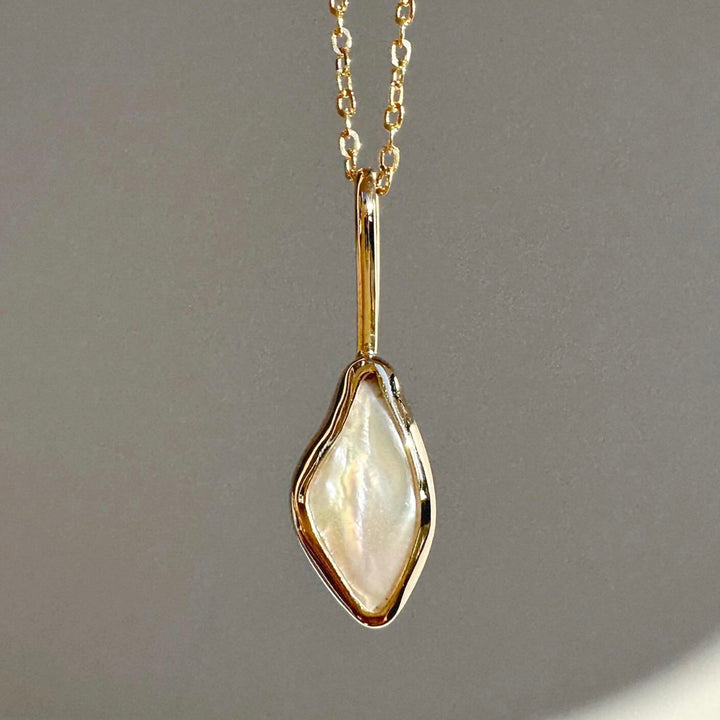 9ct Gold Wonky Pearl Pendant